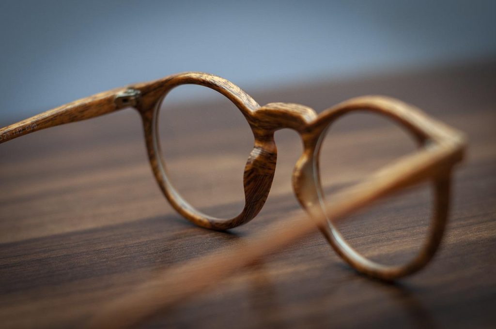 Kleurlenzen als contactlenzen modeaccessoire in verschillende tinten bij optiek Nathalie Bladt in Leuven