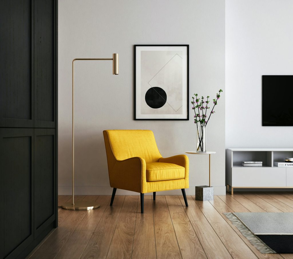 Stapelbare stoelen en opklapbare tafels als praktische outdoormeubelen voor compacte buitenruimtes met moderne inrichting