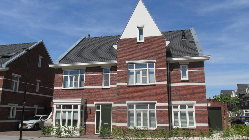 Inspiratie voor het inrichten van je eerste woning met tips over meubels, kleuren en decoratie