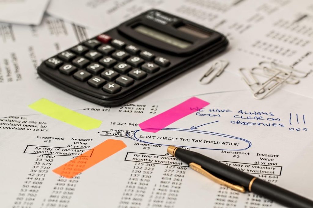 Boekhouder in Kortrijk analyseert financiële indicatoren en cijfers voor betere bedrijfsbeslissingen